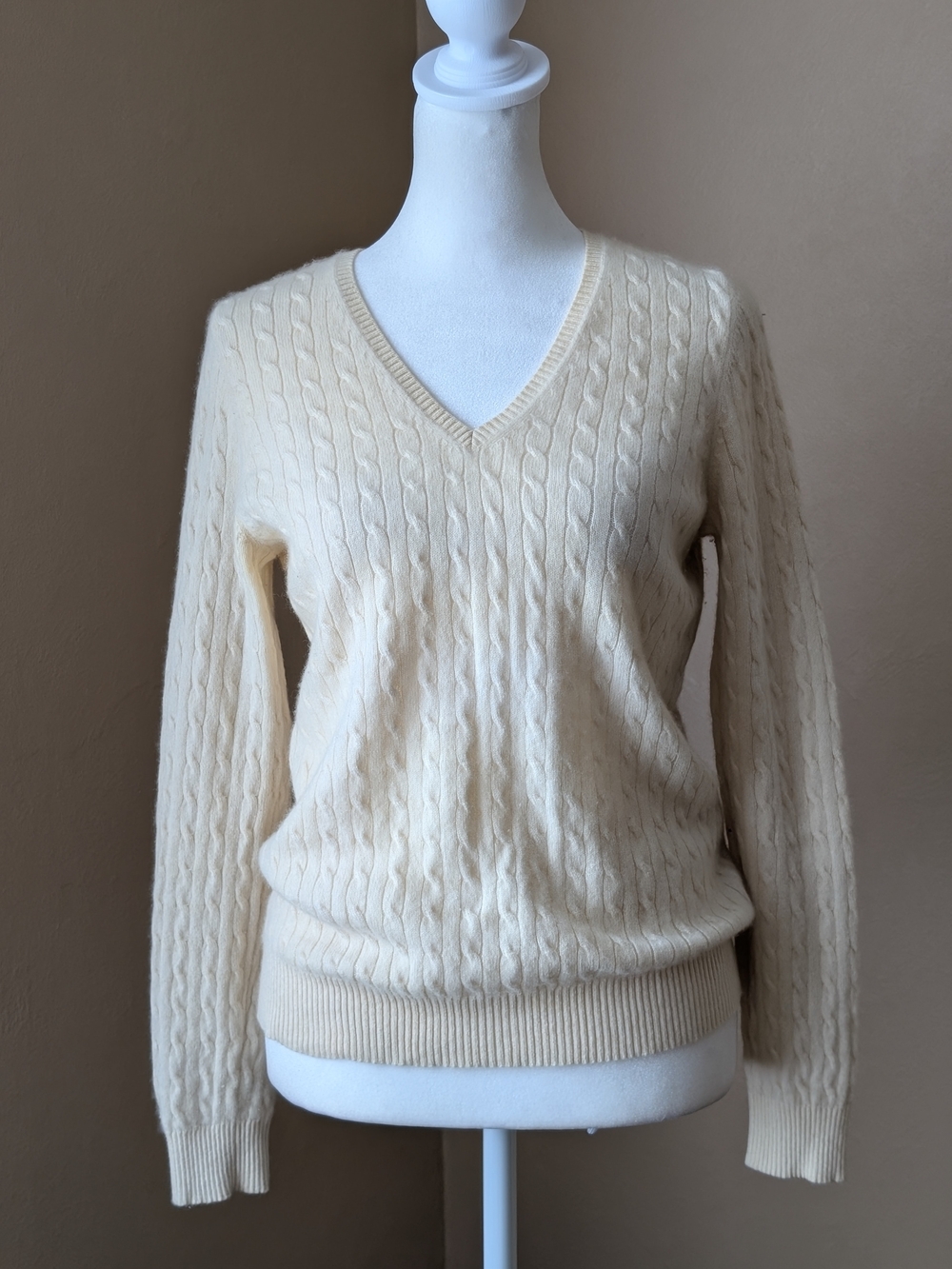 100% Cashmere Cable Knit V-Neck Sweater Size S Ivory Charter Club - Picture 2 of 11